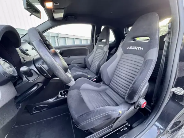Abarth 595 2018 - 22500 EUR, 86000 km - AUTO.MOTO.pt - 86000km - foto 23 de 31