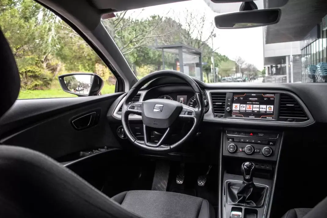 SEAT Leon ST 2019 - 7750 EUR, 352055 km - AUTO.MOTO.pt - 352055km - foto 30 de 43