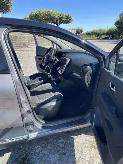 Renault Captur 2019 - 13900 EUR, 73850 km - AUTO.MOTO.pt - 73850km - foto 10 de 18