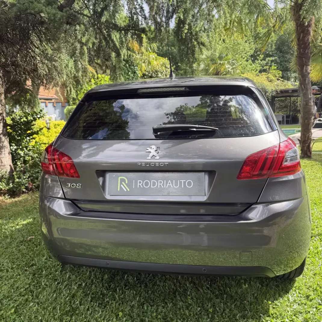 Peugeot 308 2019 - 11990 EUR, 129400 km - AUTO.MOTO.pt - 129400km - foto 2 de 20