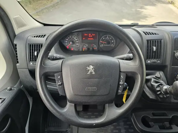 Peugeot BOXER 2.0 BlueHDi 435 L4H2 Premium 2020 - 20350 EUR, 126369 km - AUTO.MOTO.pt - 126369km - foto 17 de 40