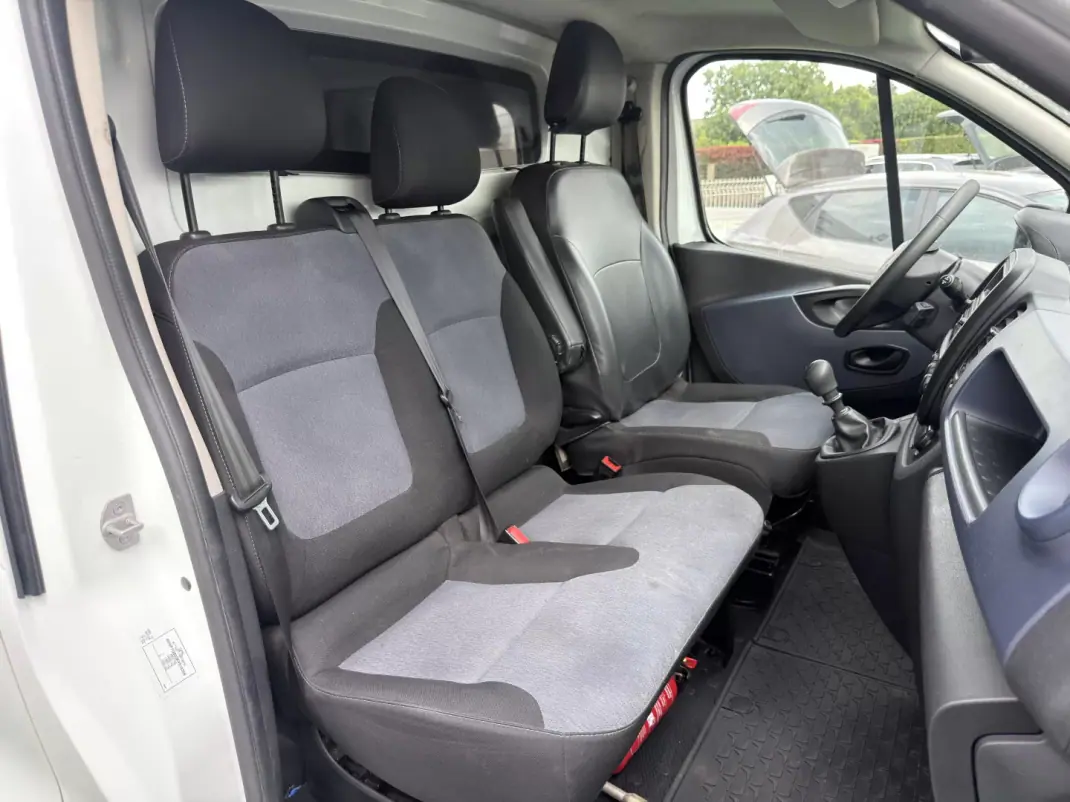 Opel 2018 - 13990 EUR, 110800 km - AUTO.MOTO.pt - 110800km - foto 13 de 17
