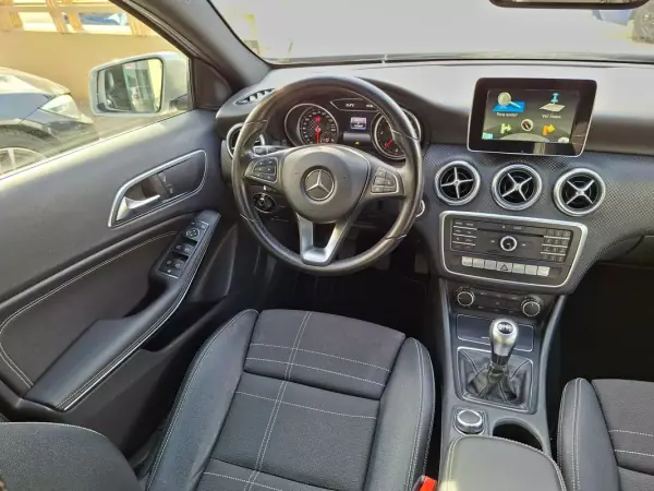 Mercedes-Benz A 180 2017 - 16900 EUR, 125000 km - AUTO.MOTO.pt - 125000km - foto 24 de 31