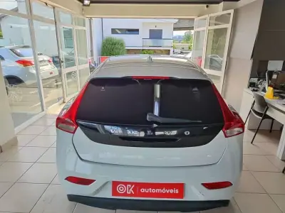 Volvo V40 2013 - 8350 EUR, 298100 km - AUTO.MOTO.pt - 298100km - foto 9 de 33