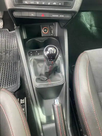 SEAT Ibiza 2016 - 13900 EUR, 118800 km - AUTO.MOTO.pt - 118800km - foto 15 de 24