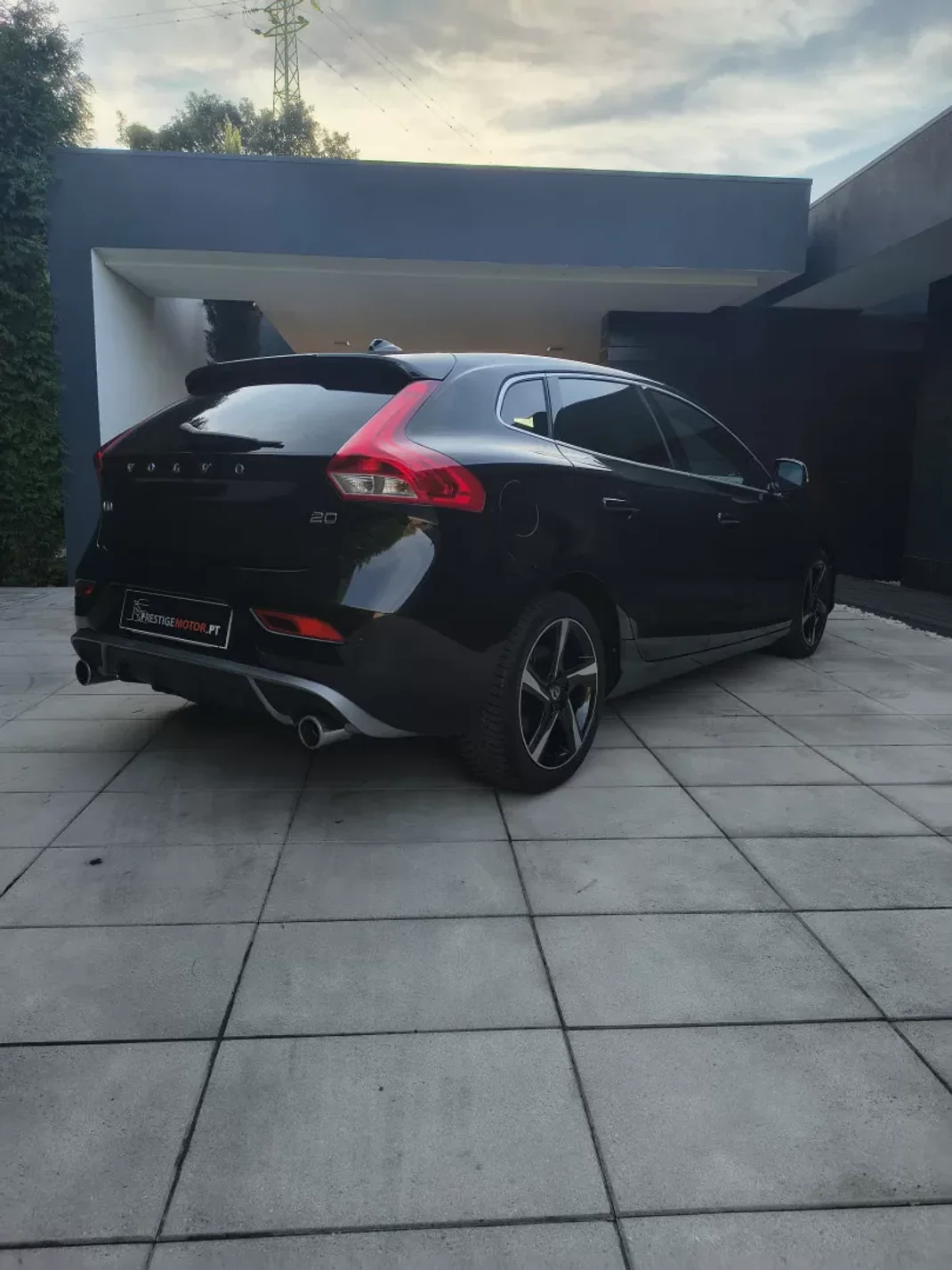 Volvo V40 2015 - 13900 EUR, 181000 km - AUTO.MOTO.pt - 181000km - foto 6 de 28