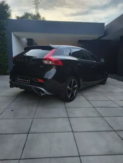 Volvo V40 2015 - 13900 EUR, 181000 km - AUTO.MOTO.pt - 181000km - foto 6 de 28