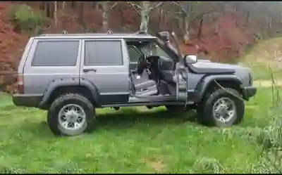 Jeep Cherokee 1997 - 12000 EUR, 250000 km - 250000km - foto 3 de 11