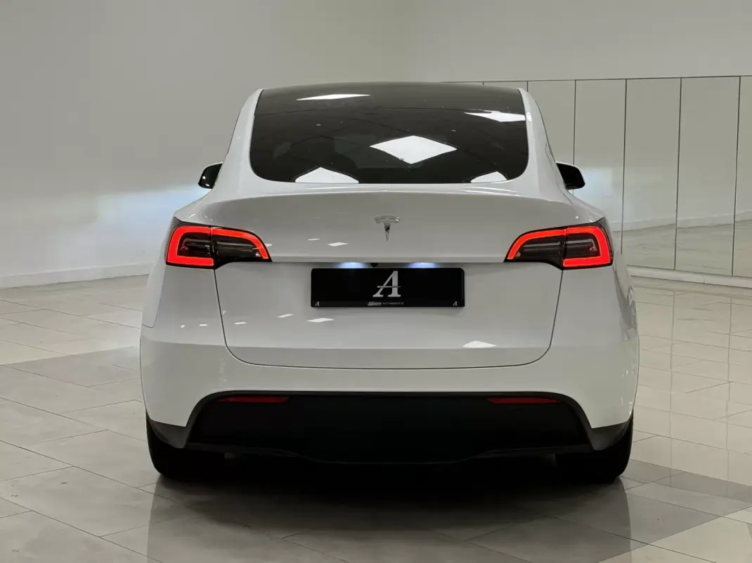Tesla Model Y 2022 - 34890 EUR, 49800 km - AUTO.MOTO.pt - 49800km - foto 12 de 32