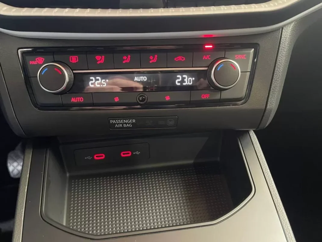 SEAT Ibiza 2024 - 17999 EUR, 1000 km - AUTO.MOTO.pt - 1000km - foto 33 de 40