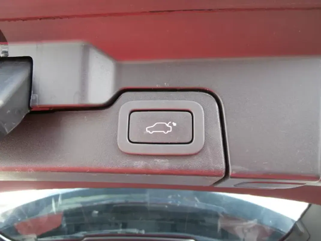 Land Rover Range Rover Evoque 2019 - 25500 EUR, 158956 km - AUTO.MOTO.pt - 158956km - foto 25 de 33