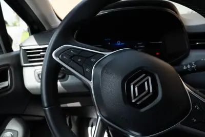 Renault Clio 2024 - 16950 EUR, 38060 km - AUTO.MOTO.pt - 38060km - foto 9 de 16