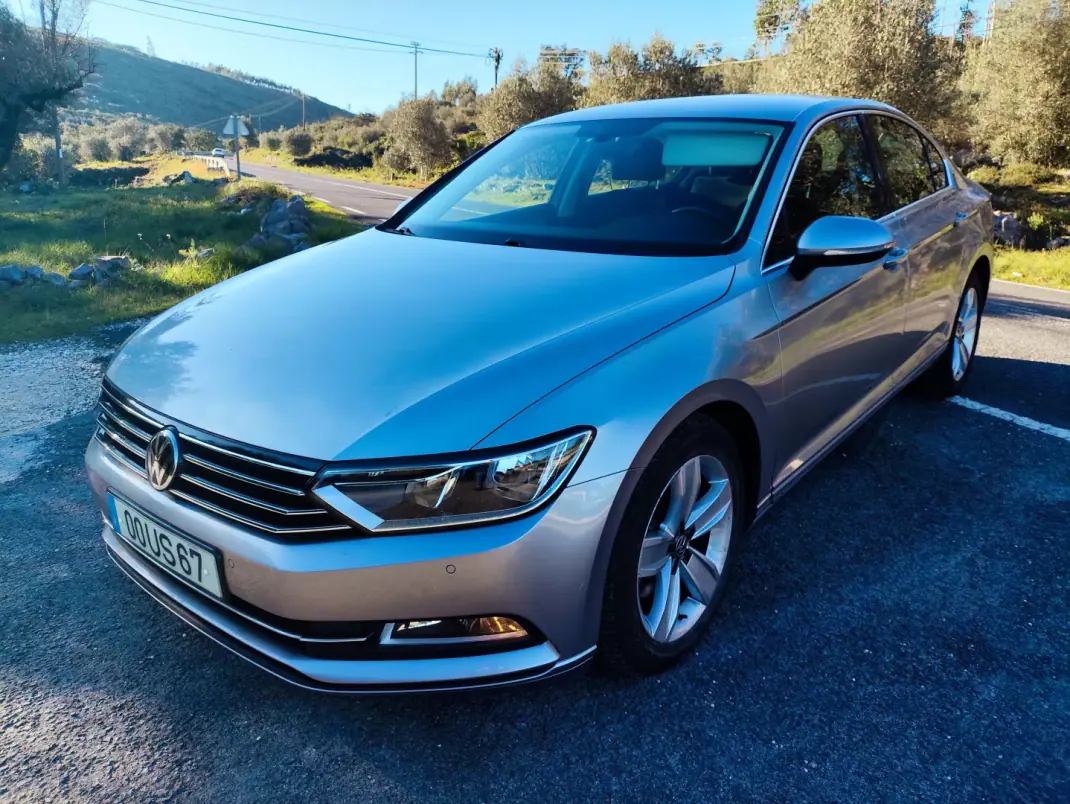 Volkswagen Passat 2018 - 17250 EUR, 120700 km - AUTO.MOTO.pt - 120700km - foto 1 de 13