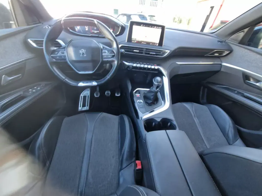 Peugeot 3008 2018 - 22500 EUR, 68000 km - AUTO.MOTO.pt - 68000km - foto 5 de 11
