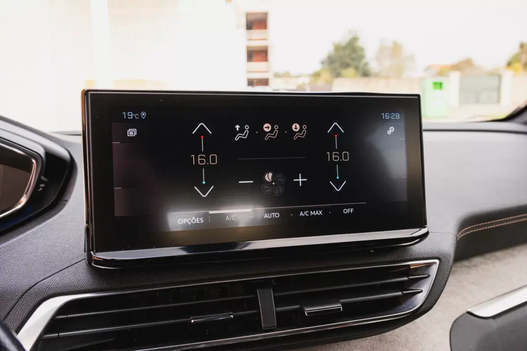 Peugeot 5008 2021 - 24000 EUR, 128300 km - AUTO.MOTO.pt - 128300km - foto 15 de 23