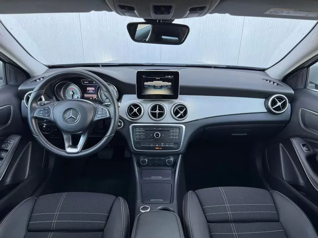 Mercedes-Benz GLA 180 2016 - 19950 EUR, 80000 km - AUTO.MOTO.pt - 80000km - foto 14 de 26