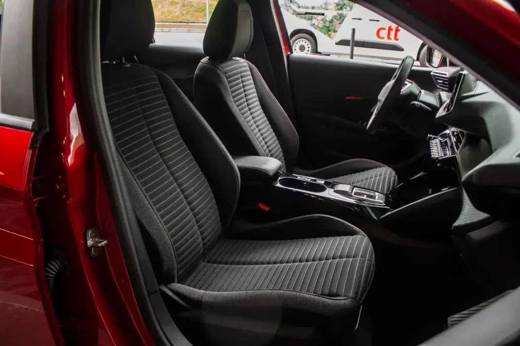 Peugeot e-208 2023 - 17800 EUR, 18457 km - AUTO.MOTO.pt - 18457km - foto 27 de 41