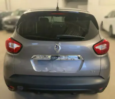 Renault Captur 2015 - 11995 EUR, 102500 km - AUTO.MOTO.pt - 102500km - foto 11 de 12