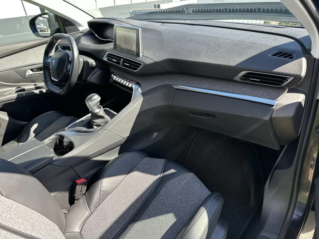 Peugeot 5008 2018 - 14900 EUR, 190000 km - 190000km - foto 24 de 73