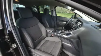 Peugeot 3008 2015 - 11950 EUR, 215000 km - AUTO.MOTO.pt - 215000km - foto 9 de 11