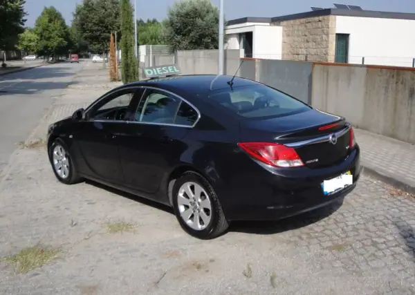 Opel Insignia 2012 - 9500 EUR, 210000 km - AUTO.MOTO.pt - 210000km - foto 4 de 9