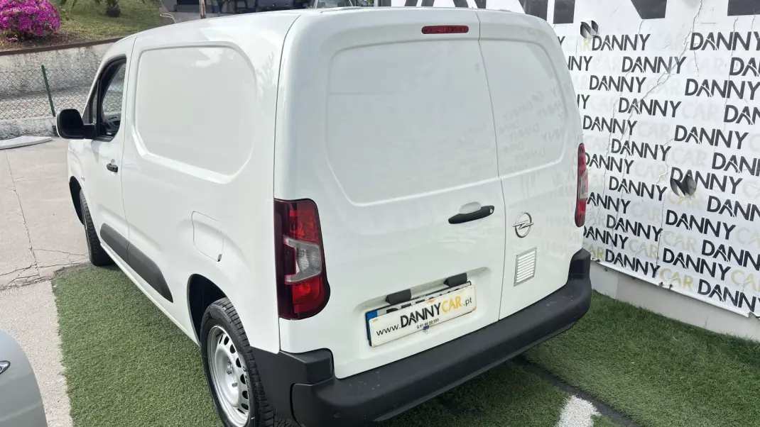 Opel COMBO 2022 - 14900 EUR, 136000 km - AUTO.MOTO.pt - 136000km - foto 6 de 12