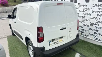 Opel COMBO 2022 - 14900 EUR, 136000 km - AUTO.MOTO.pt - 136000km - foto 6 de 12