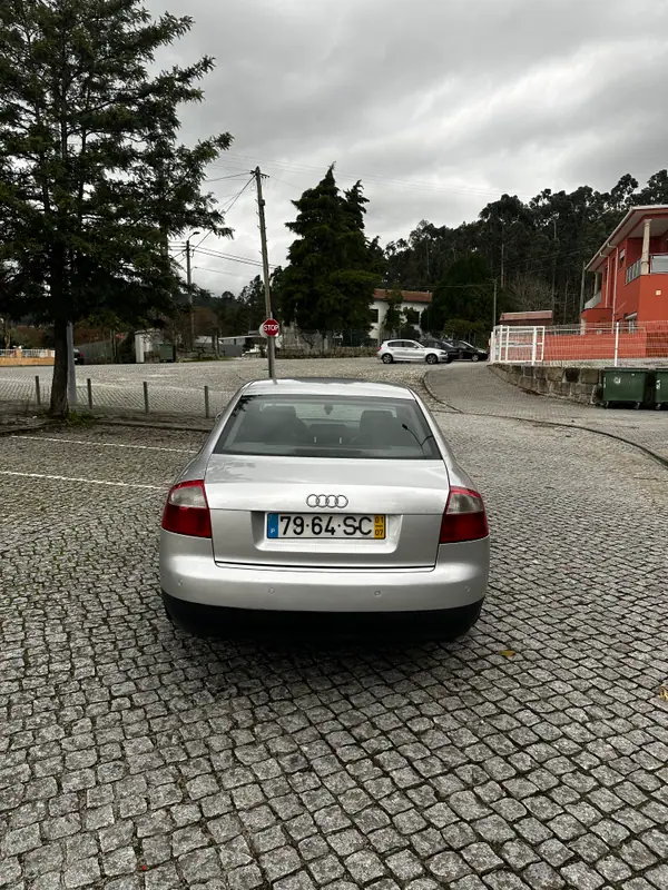 Audi A4 2001 - 3000 EUR, 456000 km - AUTO.MOTO.pt - 456000km - foto 4 de 11