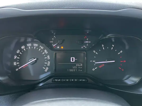 Citroën Berlingo 2021 - 12300 EUR, 118000 km - AUTO.MOTO.pt - 118000km - foto 37 de 38