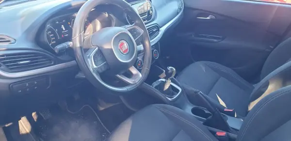 Fiat Tipo Station Wagon 2019 - 10950 EUR, 170000 km - AUTO.MOTO.pt - 170000km - foto 11 de 13