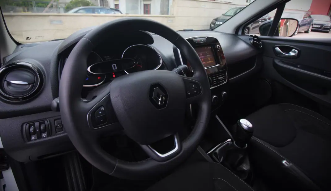 Renault Clio Sport Tourer 2020 - 12990 EUR, 53000 km - 53000km - foto 9 de 36
