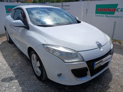 Renault Mégane Coupe 2010 - 7950 EUR, 115752 km - AUTO.MOTO.pt - 115752km - foto 6 de 25