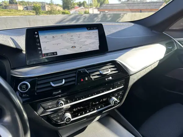 BMW 520 2018 - 28000 EUR, 217000 km - AUTO.MOTO.pt - 217000km - foto 44 de 67