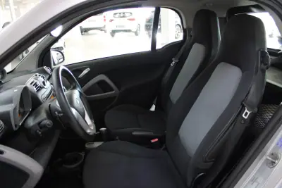 Smart Fortwo Cabrio 2009 - 6500 EUR, 122572 km - AUTO.MOTO.pt - 122572km - foto 12 de 15