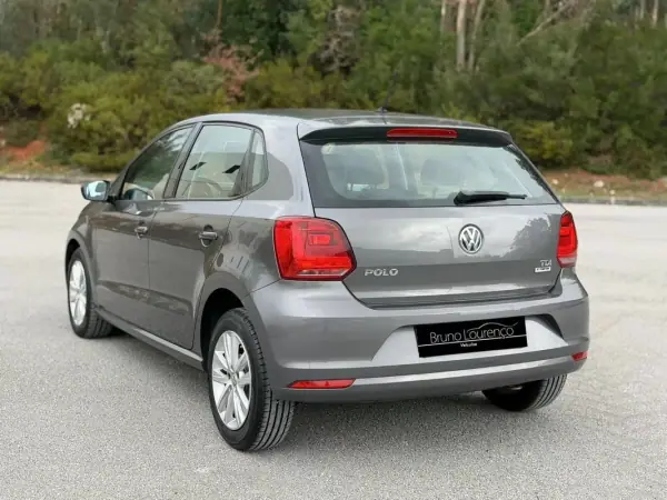 Volkswagen Polo 2017 - 10900 EUR, 152200 km - AUTO.MOTO.pt - 152200km - foto 3 de 28