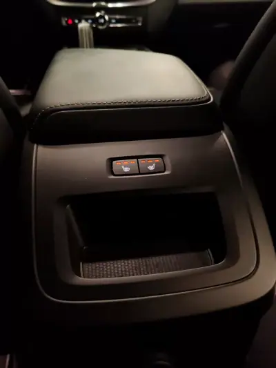 Volvo XC 60 2022 - 41000 EUR, 109000 km - AUTO.MOTO.pt - 109000km - foto 21 de 27