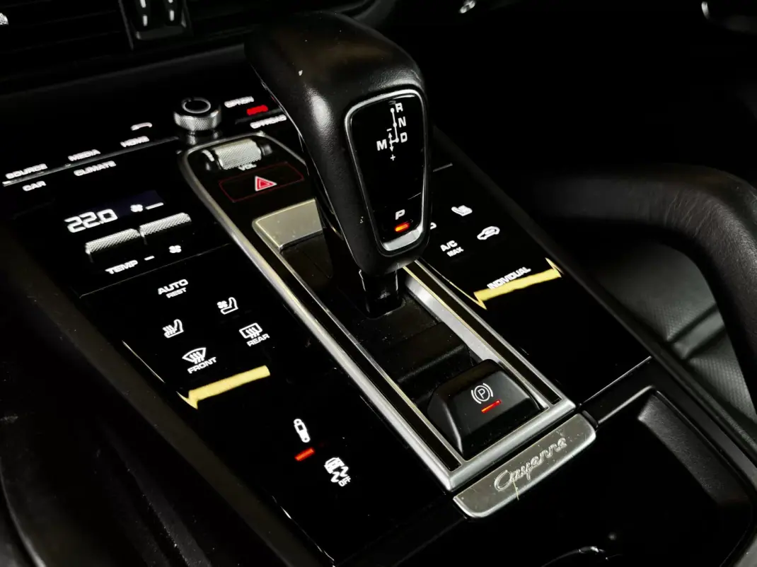 Porsche Cayenne 2021 - 74990 EUR, 85200 km - AUTO.MOTO.pt - 85200km - foto 31 de 37