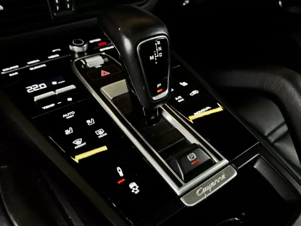 Porsche Cayenne 2021 - 72490 EUR, 85200 km - AUTO.MOTO.pt - 85200km - foto 31 de 37