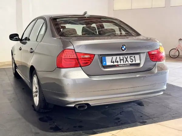 BMW 318 2009 - 10900 EUR, 110942 km - AUTO.MOTO.pt - 110942km - foto 8 de 25