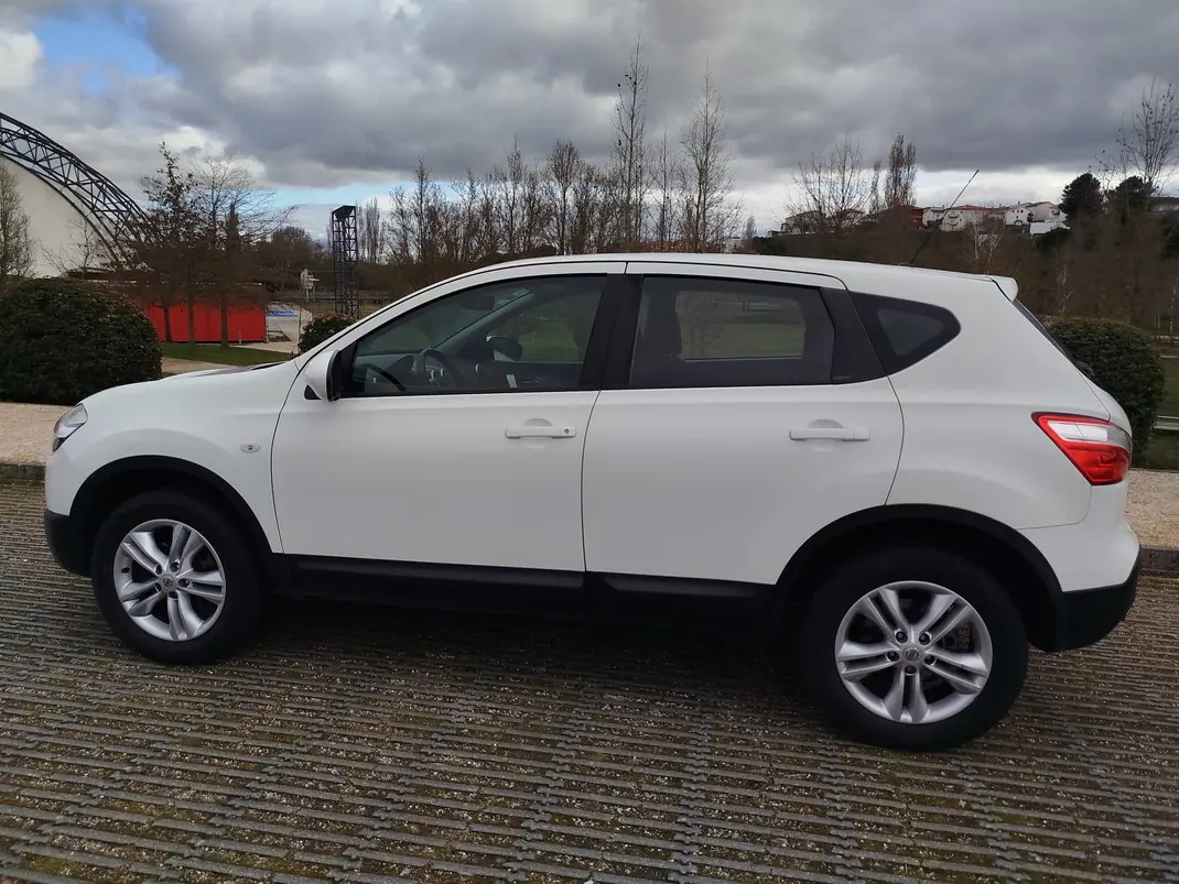 Nissan Qashqai 2011 - 12000 EUR, 101293 km - AUTO.MOTO.pt - 101293km - foto 1 de 15