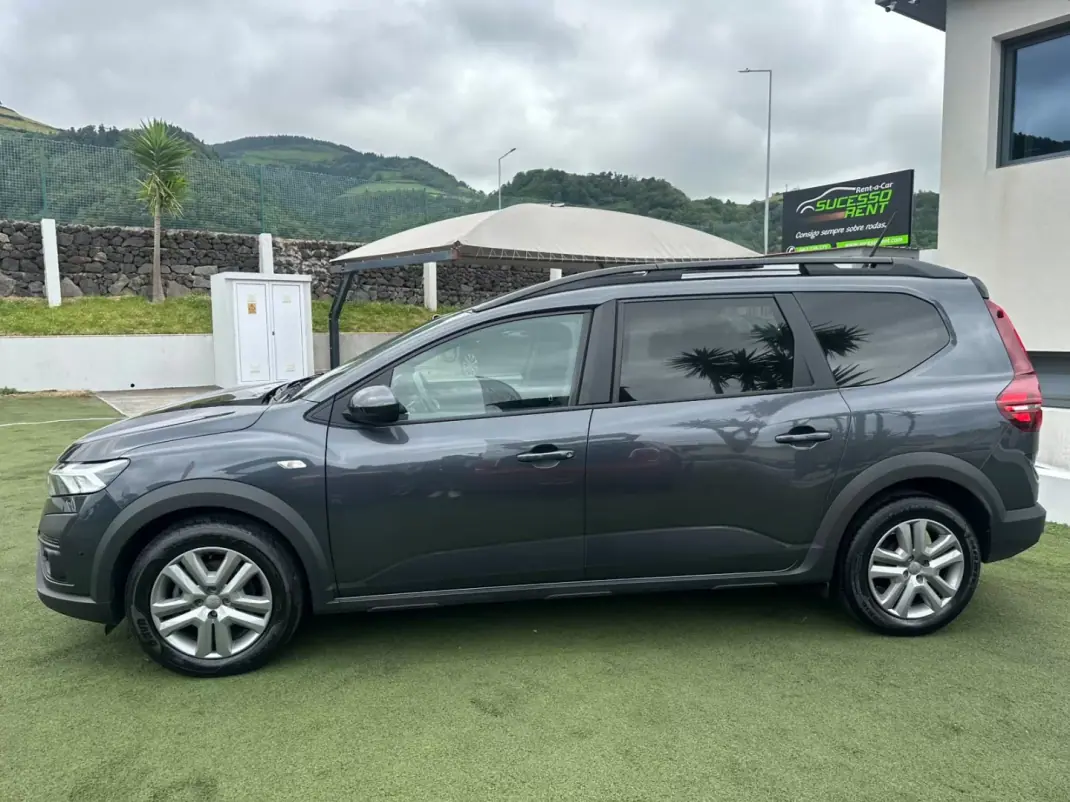 Dacia Jogger 2023 - 20990 EUR, 29799 km - 29799km - foto 2 de 15