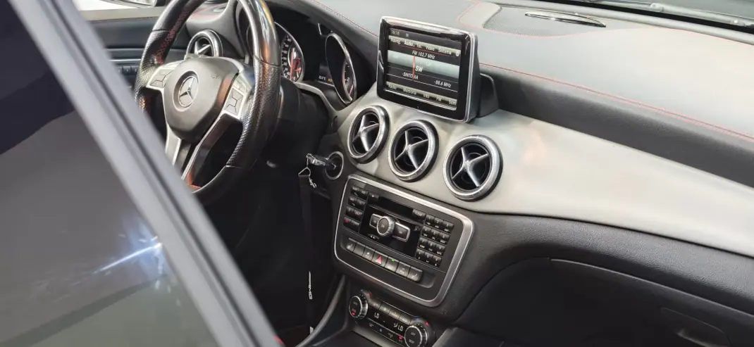 Mercedes-Benz CLA 45 AMG 2014 - 29990 EUR, 169000 km - AUTO.MOTO.pt - 169000km - foto 40 de 43