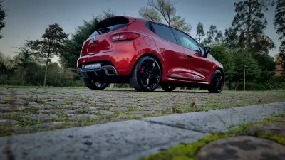 Renault Clio 2014 - 17700 EUR, 146000 km - AUTO.MOTO.pt - 146000km - foto 19 de 23