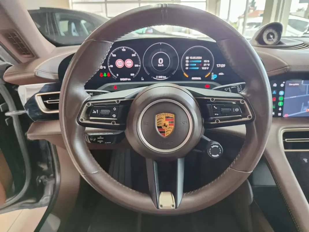 Porsche Taycan 2020 - 61500 EUR, 54000 km - AUTO.MOTO.pt - 54000km - foto 27 de 37