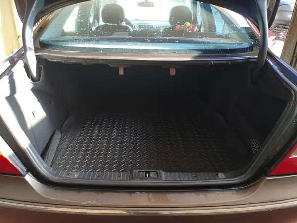 Mercedes-Benz E 220 2006 - 12000 EUR, 194000 km - AUTO.MOTO.pt - 194000km - foto 4 de 13