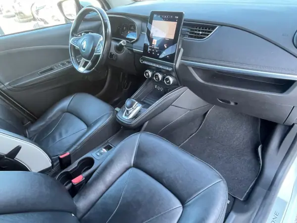 Renault Zoe 2020 - 15900 EUR, 114000 km - AUTO.MOTO.pt - 114000km - foto 11 de 12