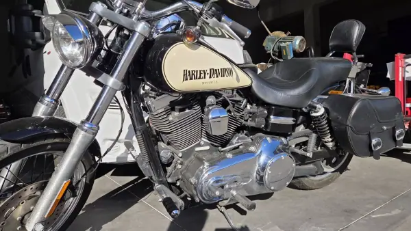 Harley-Davidson Dyna Fat Bob 2012 - 11750 EUR, 45246 km - AUTO.MOTO.pt - 45246km - foto 7 de 8