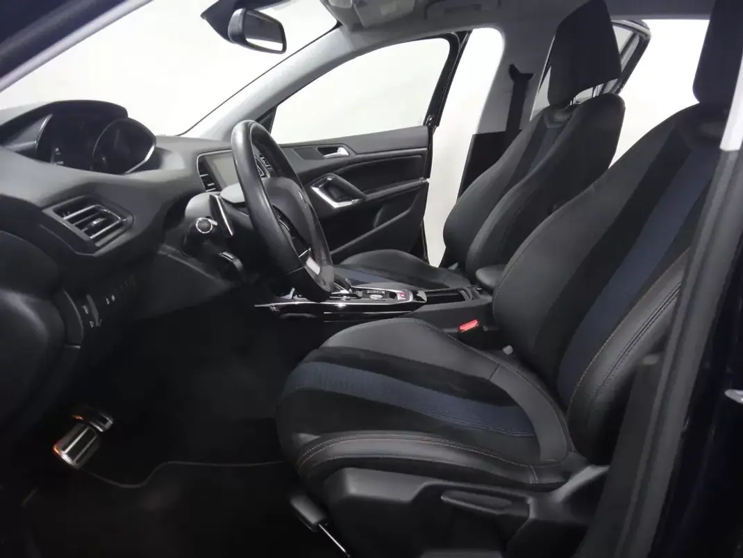 Peugeot 308 2019 - 14900 EUR, 50000 km - AUTO.MOTO.pt - 50000km - foto 34 de 51