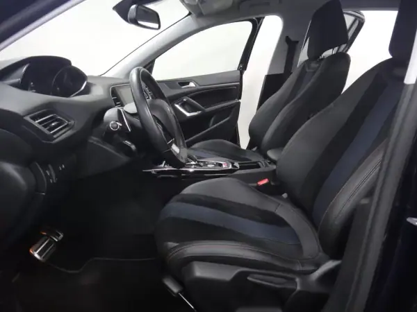 Peugeot 308 2019 - 14500 EUR, 50000 km - AUTO.MOTO.pt - 50000km - foto 34 de 51