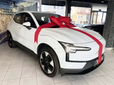 Volvo EX 30 2024 — foto 2 de 24